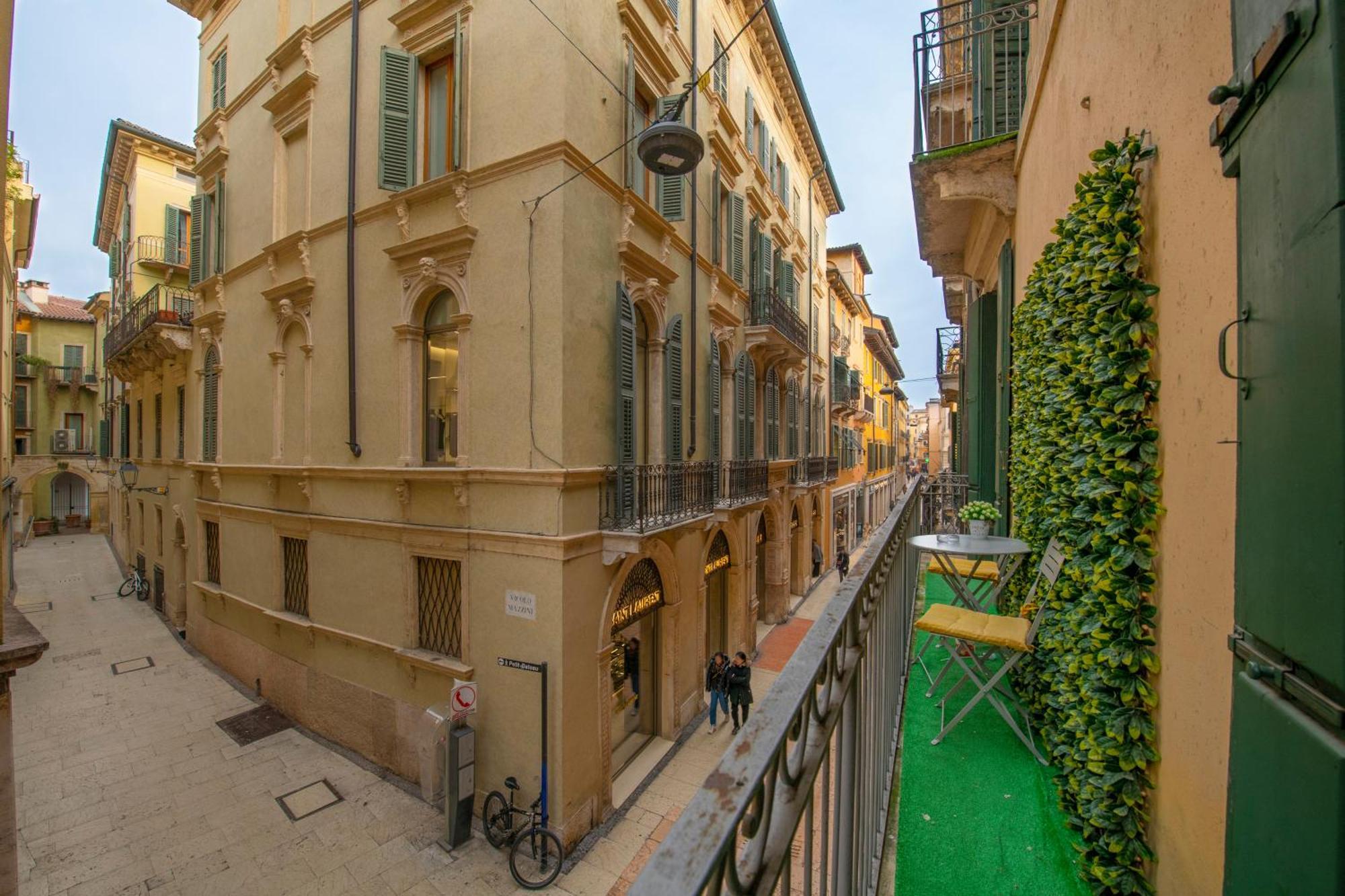 Palace Home Mazzini Verona Center 1 Exteriér fotografie